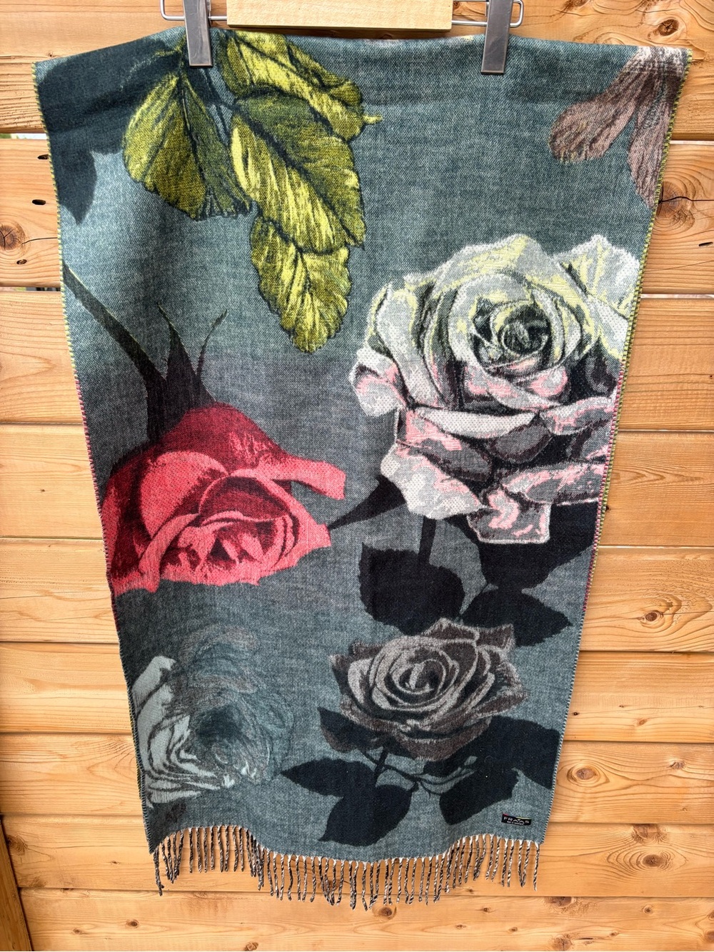 Fraas Scarf